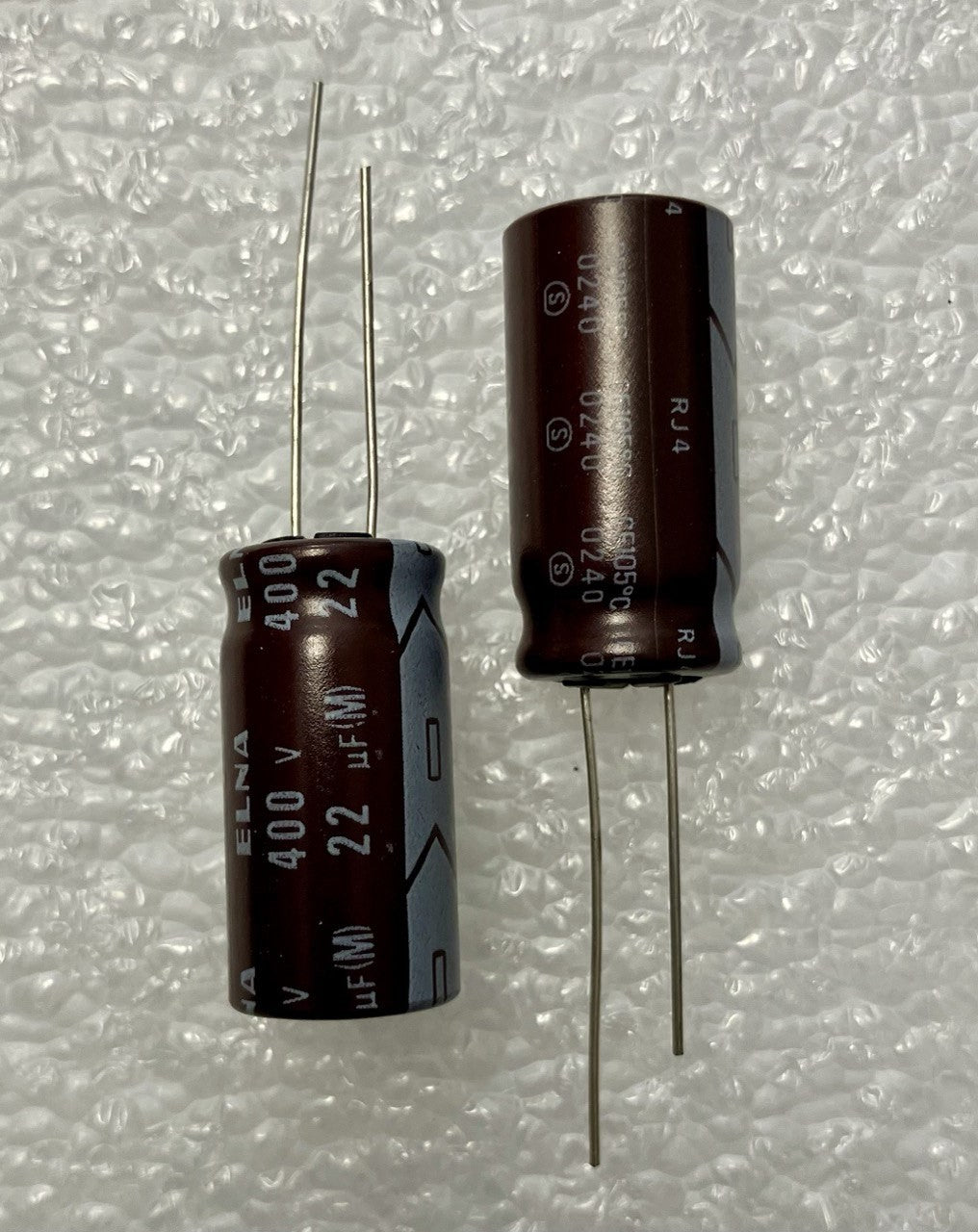 22uf 400v Elna RJ4 105° - condensatore elettrolitico verticale