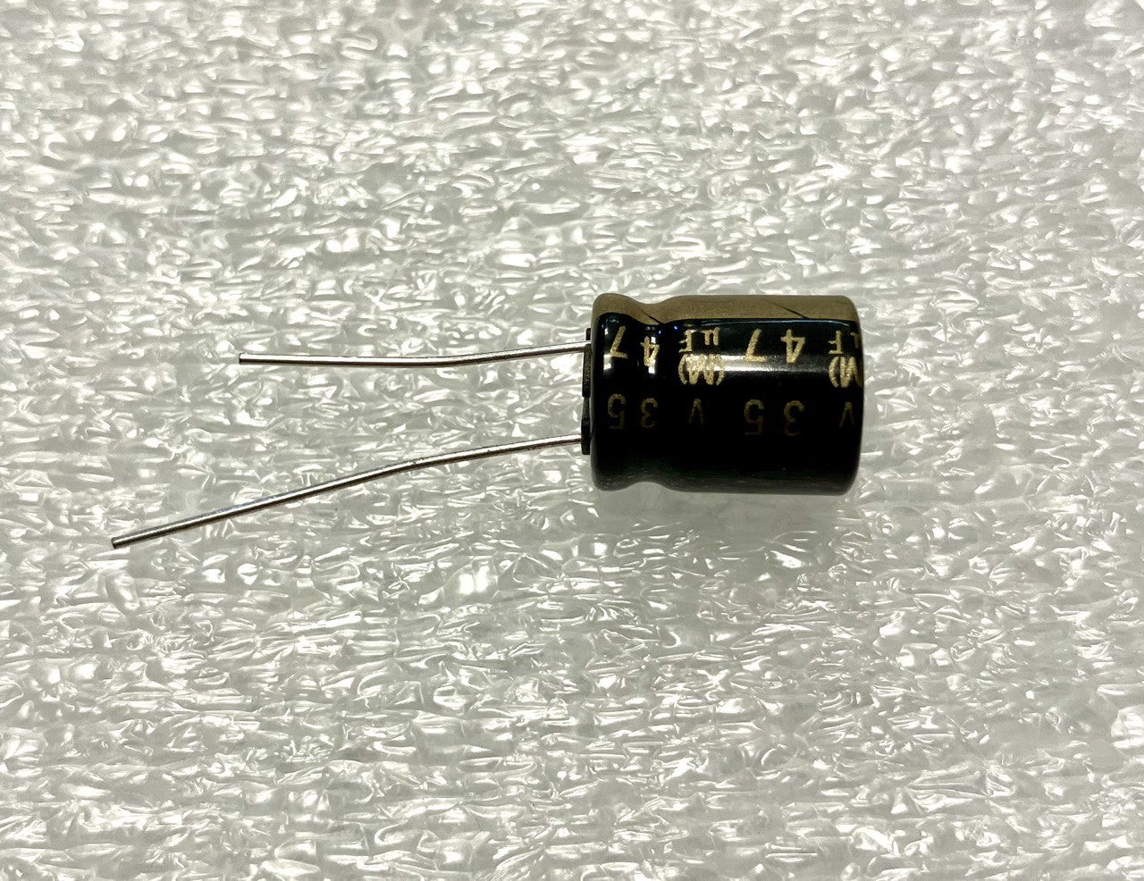 47uf 35v Elna Cerafine - Condensatore elettrolitico verticale