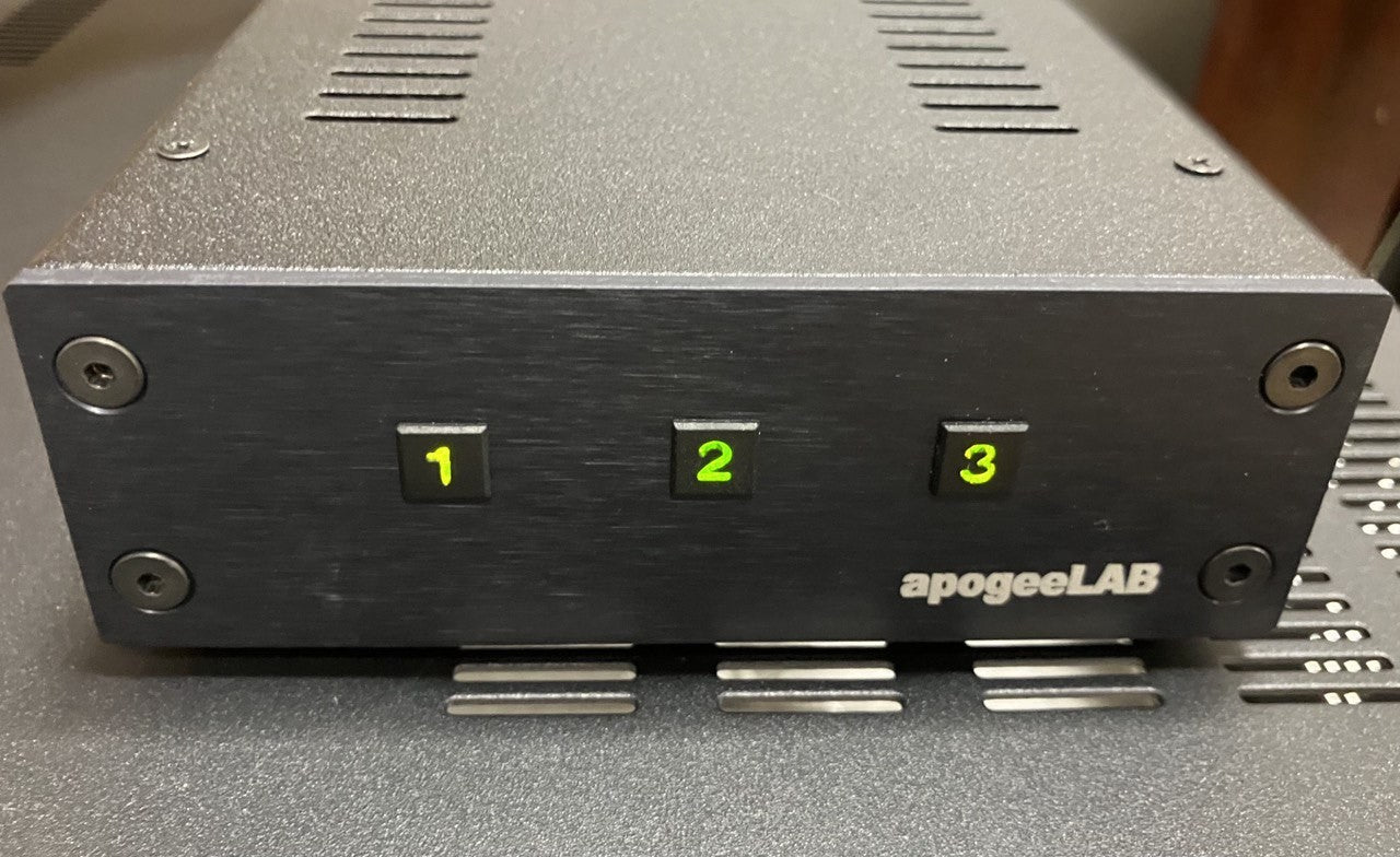 Alimentatore a batteria 12.6V con display - Apogee Lab